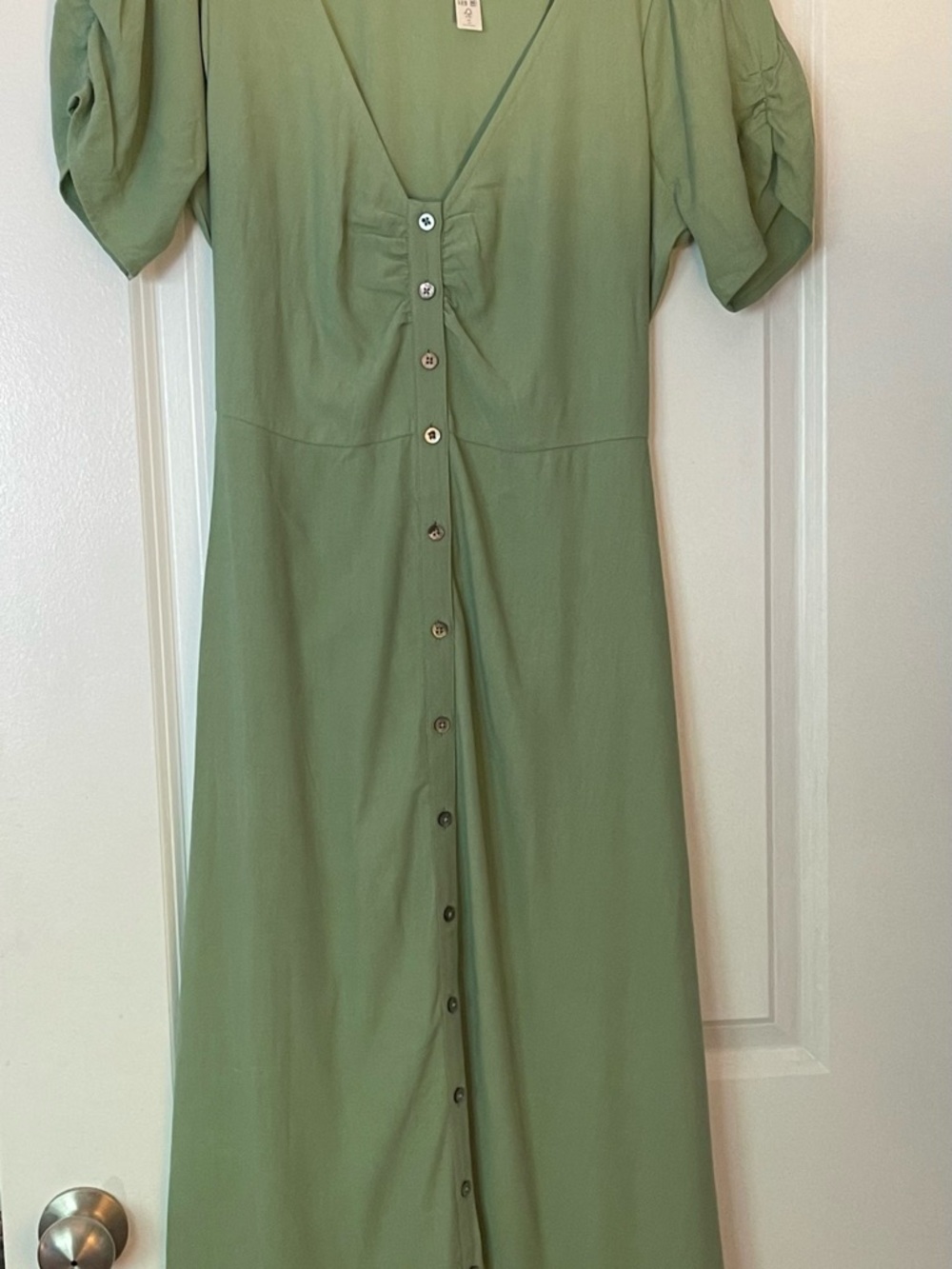 Madewell Light Sage V-Neck Button Midi Dress - Picture 2 of 4